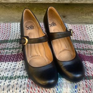 Sofft Mary Jane pumps size 8. Leather upper and lining!